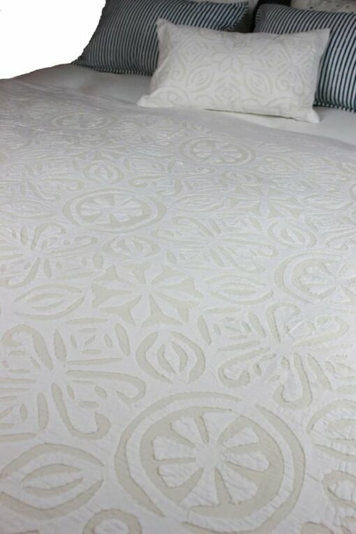 Indradanush – Tagesdecke creme in 3 Größen 240 x 260 cm / 170 x 270 cm / 150 x 225 cm