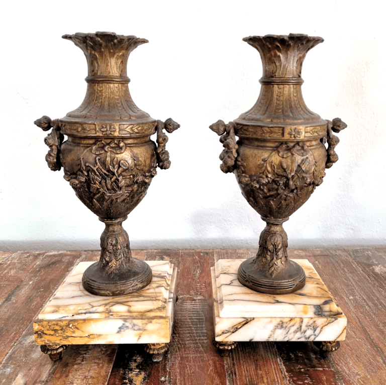 Bronse Vasen auf Marmor Sockel antik ATELIER WINTER