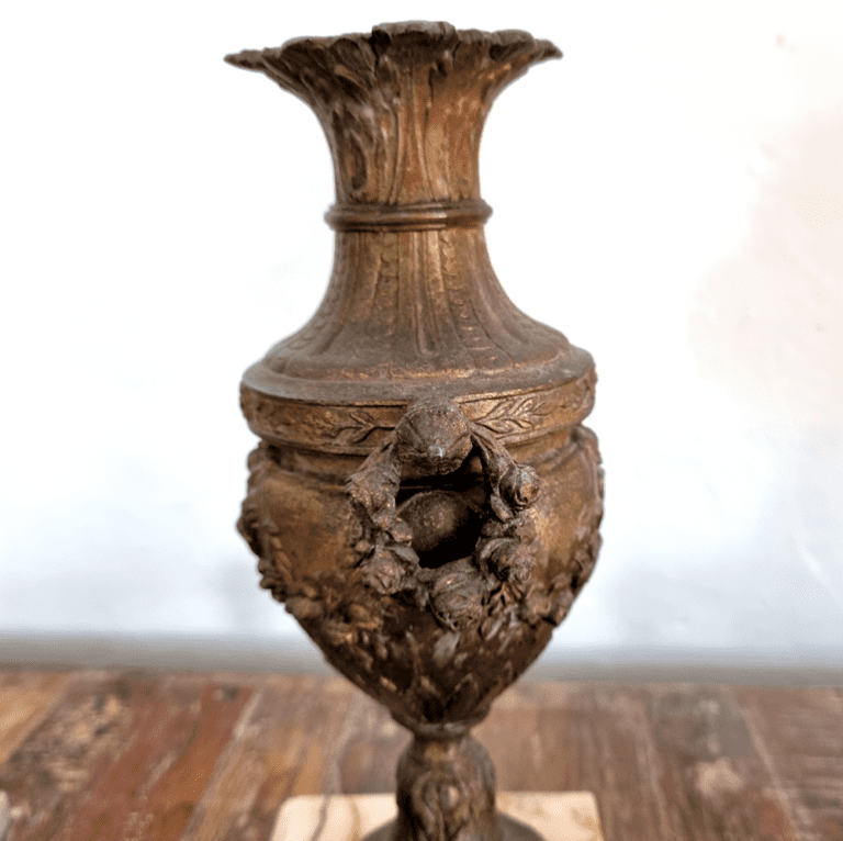 Bronse Vasen auf Marmor Sockel antik ATELIER WINTER 2