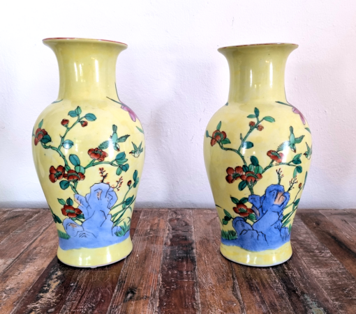 Vasen China gelb mit Blumen Motiv