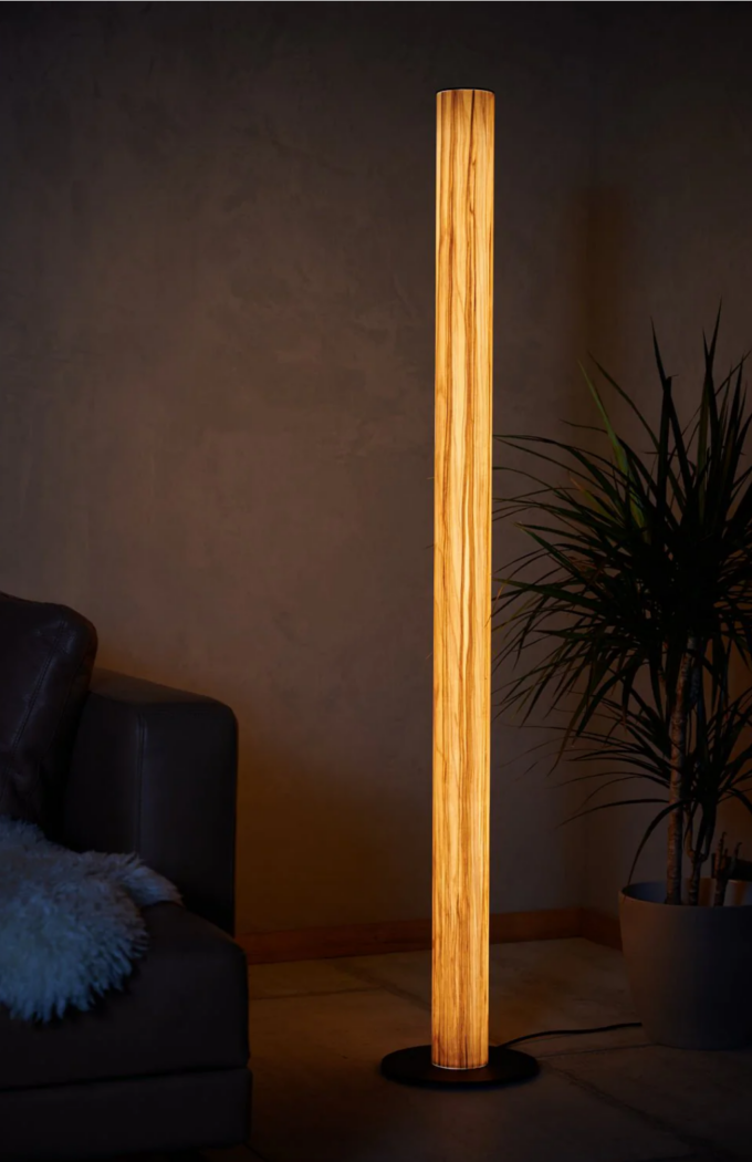 Columna Stehlampe Nussbaum Satin 2 - LeuchtNatur